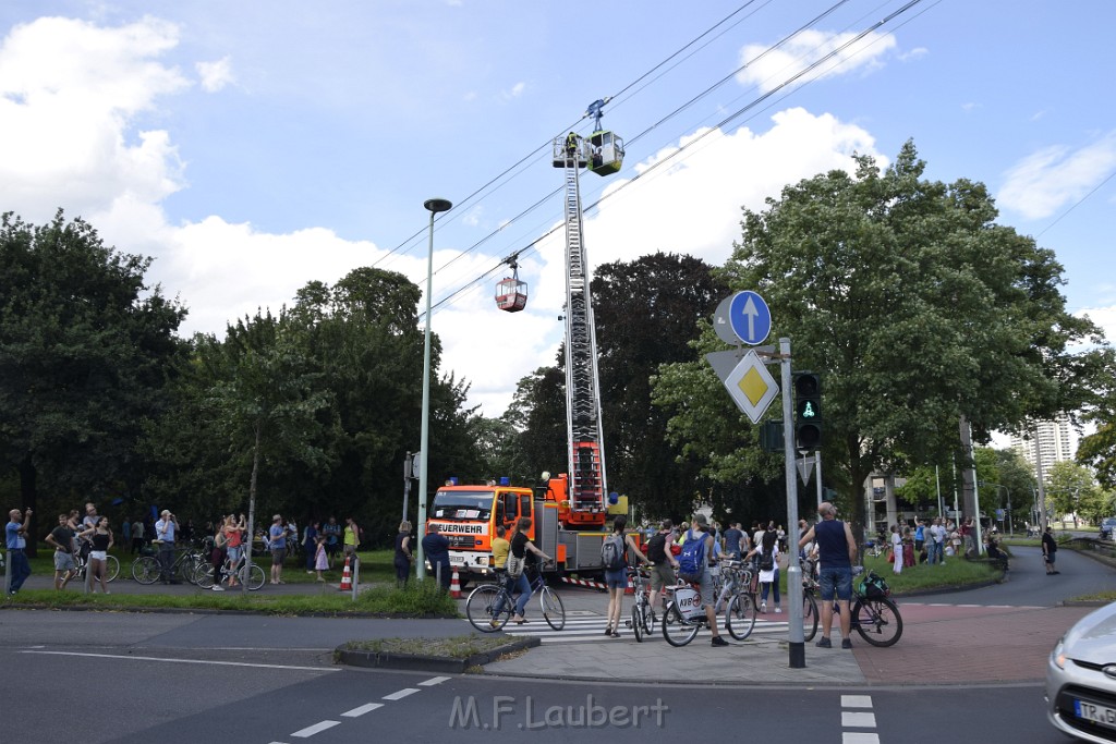 Koelner Seilbahn Gondel blieb haengen Koeln Linksrheinisch P037.JPG - Miklos Laubert